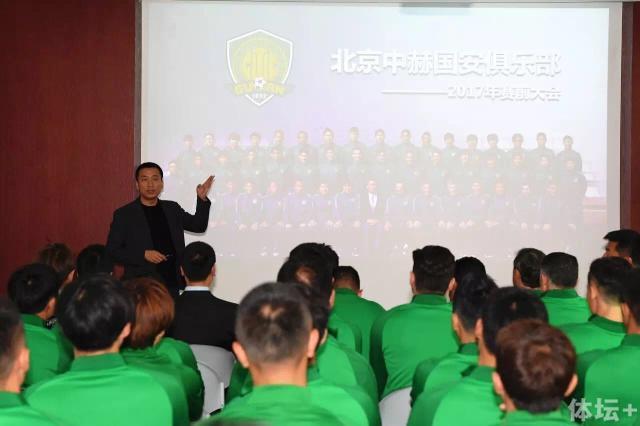 他万连成夫妇俩，怎么可能跟叶家的列祖列宗相提并论？。